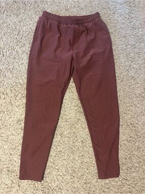 Beyond Yoga Woman’s Maroon Leggings